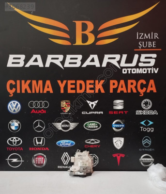AUDİ A3,A6,A8-VOLKSWAGEN TOUAREG ÖN CAM MOTORU SAĞ 8K0959802B
