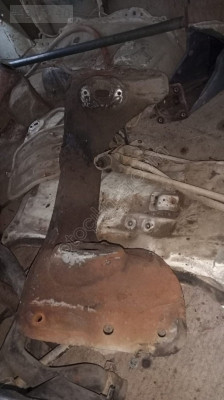 Toyota hiace motor alt beşik