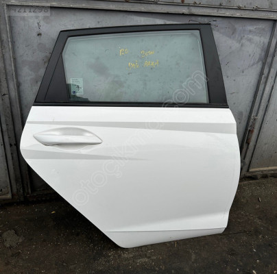 2023 Hyundai i20 sağ arka kapı dolu