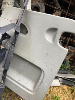 Renault Trafic arka kapı sol pilastigi