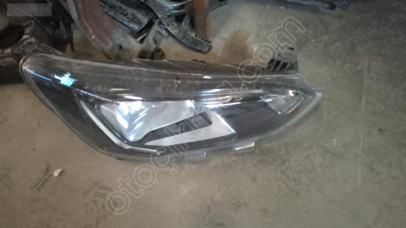 2016 Ford Focus Sağ Ön Far - Çıkma Parça