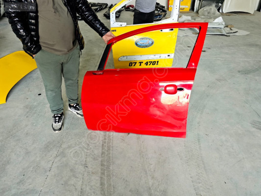 OPEL CORSA E KİRMİZİ SOL ÖN KAPI ORJINAL BOYASIZ