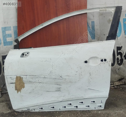 Renault Clio 4 Modeli İçin Sol Ön Kapı Çıkma Parçası
