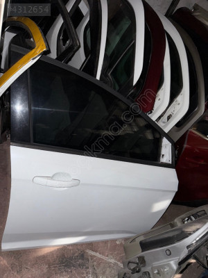 Ford Focus 3.5 sağ ön kapı dolu çıkma orijinal