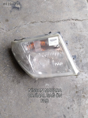 NİSSAN NAVAR ORJİNAL SAĞ ÖN FAR AZ HASARLI 2006-2010