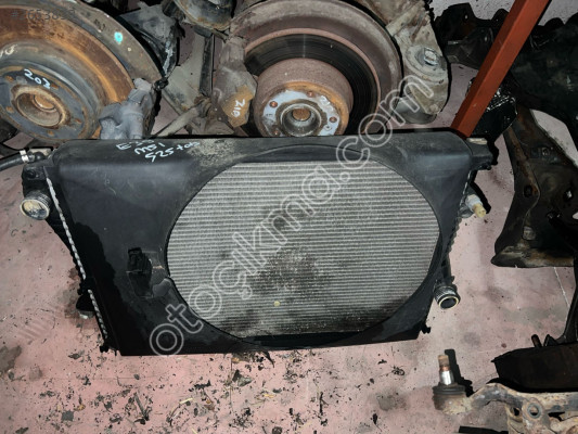 BMW E39 525 tds M51 RADYATÖR DAVLUMBAZI RADYATÖR ORJİNAL 2246009