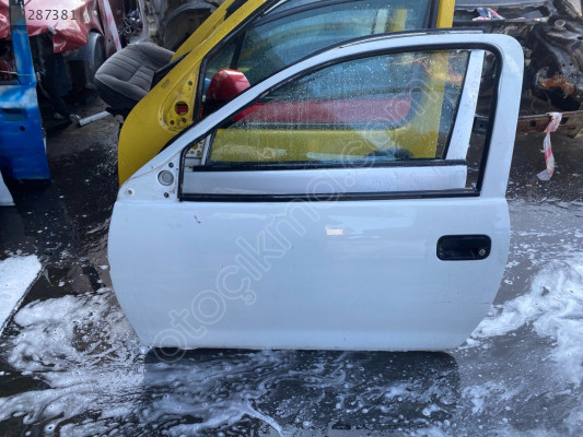 Opel Corsa C Sol Ön Kapı - Mert Oto Çıkma Parçaları