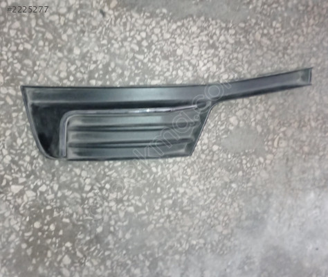8V3807671 15-19 A3 HATCHBACK ORJ ÇIKMA SİS FAR ÇERÇEVESİ SOL