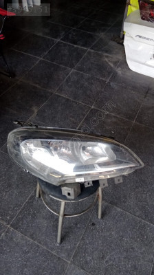 Fiat Doblo4 sağ ön far siyah zemin