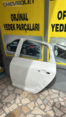 Beyaz Opel Astra J için Sol Arka Kapı - Çıkma Parça