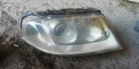 VW Passat B5 Sağ Ön Far Çıkma Parçası
