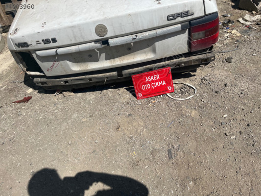 Vectra A arka tampon demiri bagaj kapağı sağ sol çamurluk