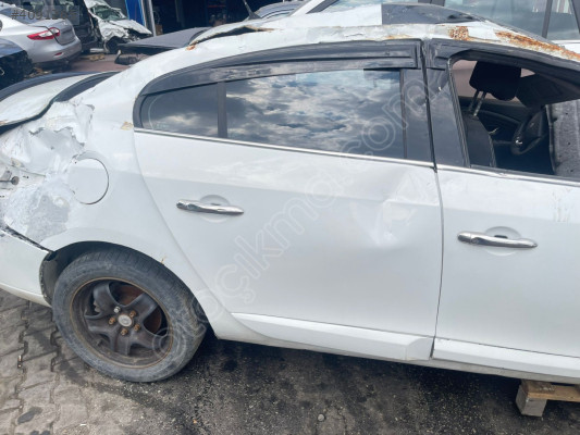 RENAULT FLUENCE 2013 MODEL SAĞ ARKA KAPI