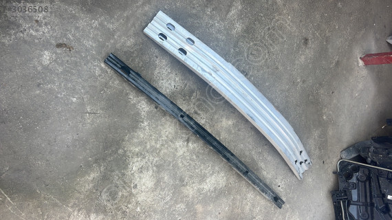 2021 model Toyota corolla çıkma ön tampon demiri