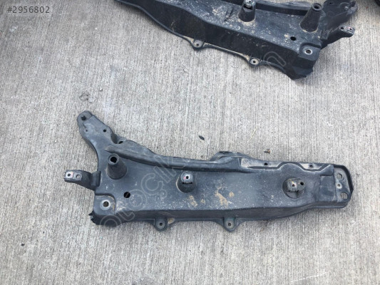 VOLVO XC90 SOL ÖN ÇAMURLUK BRAKETİ 31391777