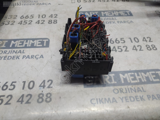 ÇIKMA RENAULT CLİO 5 SİGORTA KUTUSU 243805499R