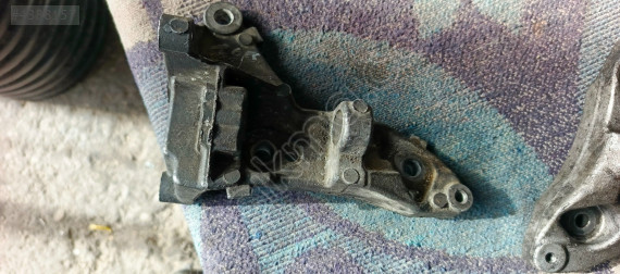 2S61 10K018 AB Fort Fiesta Hidrolik direksiyon pompa braketi