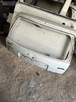 Opel corsa bagaj kapağı
