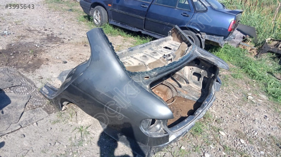 Megane 1 sol arka camurluk  yedek parça