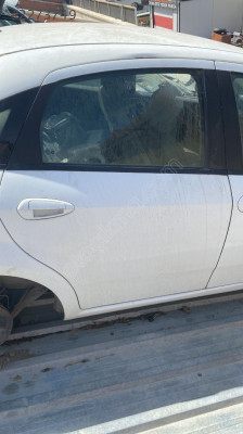 Fiat linea çıkma sağ arka kapı dolu