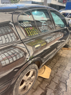 Nissan Almera Sağ Arka Kapı
