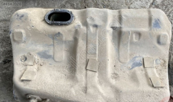 Toyota Carina yakıt deposu