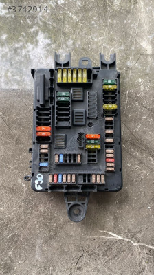926111103 BMW F30 SİGORTA KUTUSU ORJINAL HATASIZ ÇIKMA