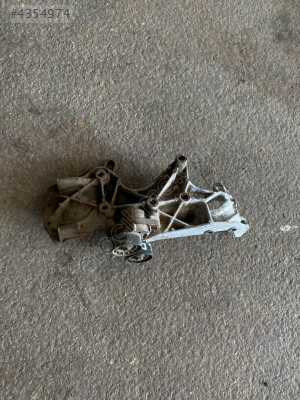 RENAULT CLİO 1.4 BENZİNLİ KLİMA VE ŞARJ DİNAMOSU AYAĞI