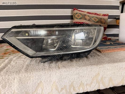 Volkswagen B sekiz sağ ön far