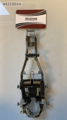 1Z0839886 vw golf 5 kapı kolu mekanizması braketi