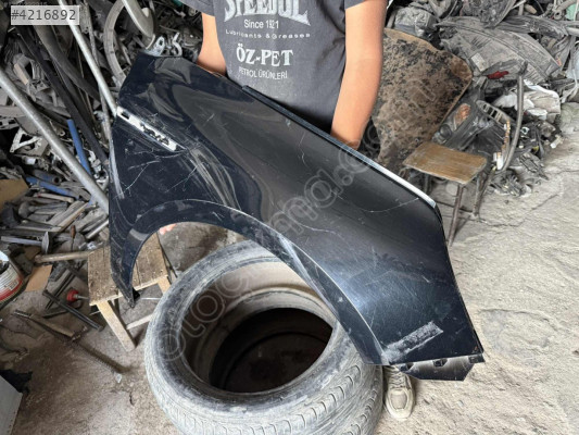 Megan 4 sağ çamurluk