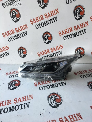 2013-2019 Model Toyota Corolla Sağ Ön Far Parçası