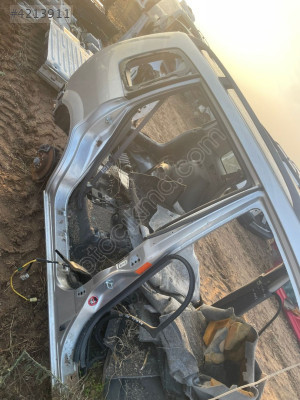 Mazda premacy sağ arka çamurluk