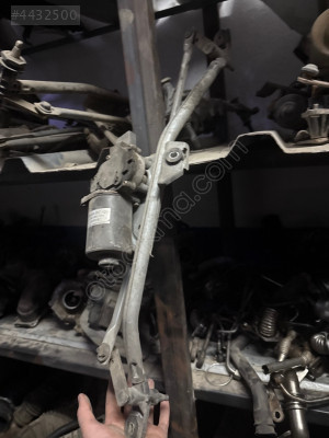 Audi A6 silecek motoru