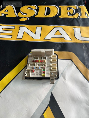 Renault megan 2 sigorta tablası