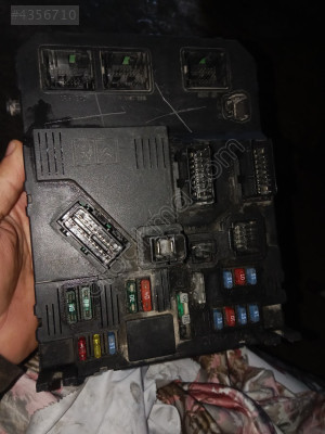 Peugeot Citroen sigorta kutusu