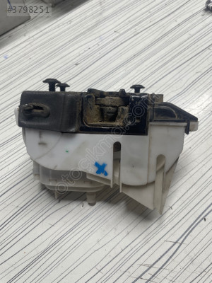 Volkswagen polo sol arka kapı kilit 99-01