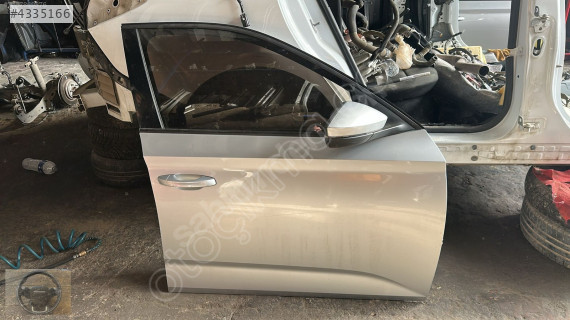 SKODA SCALA SAĞ ÖN KAPI VE AYNA ORJİNAL HATASIZ BURSA MG