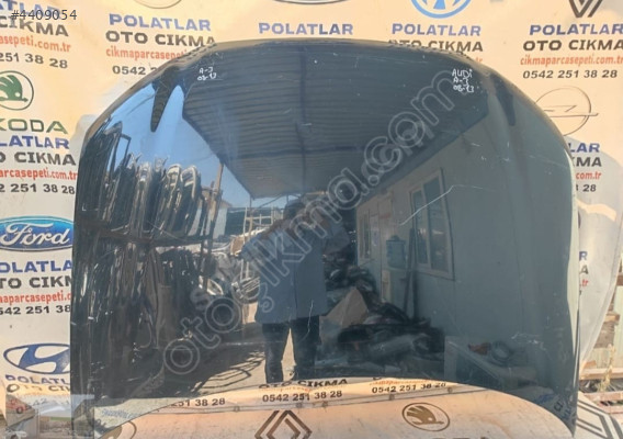 Audi A3 sedan motor kaputu