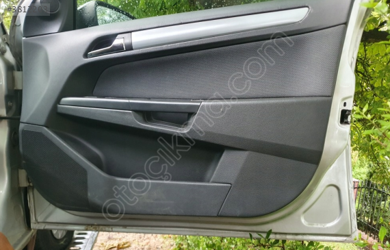 Opel Astra H Sağ Ön Kapı Döşemesi