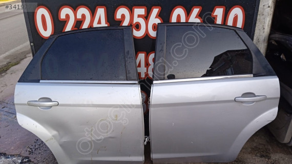 FORD FOCUS 2,5 HATCHBACK SAĞ ARKA KAPI