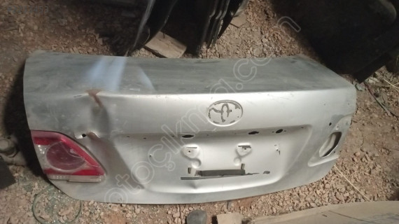 TOYOTA COROLA ARKA BAĞAJ KAPAĞI