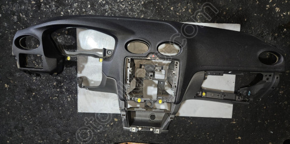 FORD FOCUS 2 ÇIKMA GÖĞÜS