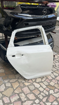 Opel astra j sağ arka kapı beyaz renk