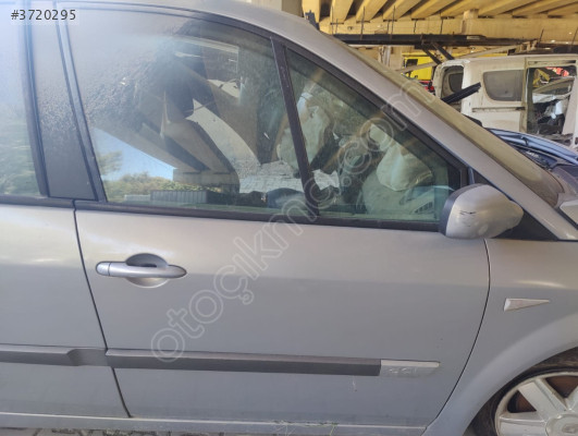 2005 Renault SCENİC SAĞ ÖN KAPI