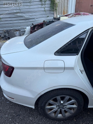 AUDİ A3 ( 2015 ) SAĞ ARKA ÇAMURLUK ORJINAL ÇIKMA