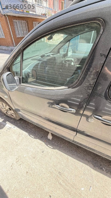 Peugeot partner 2011-2015 1.6 tdi sol ön kapı cam krikosu