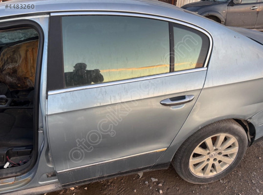 Volkswagen Passat sol arka kapı