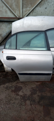 Toyota corona/carina sağ arka kapı