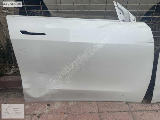 TESLA MODEL Y KAPI SAĞ ÖN PPF KAPLAMALI ÇİZİKSİZ